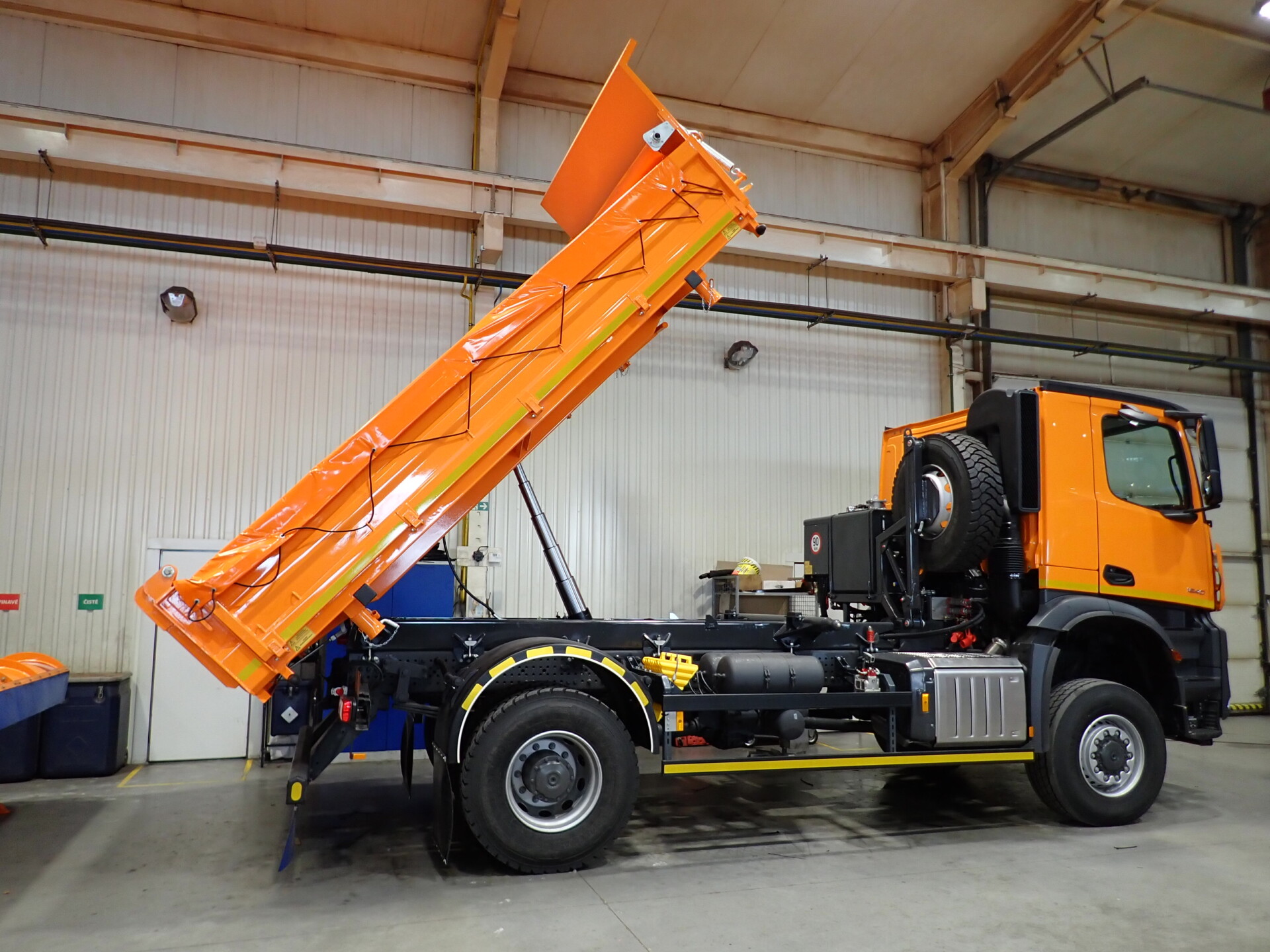 Three-Sided Tipping Superstructure S 18 - Image 4