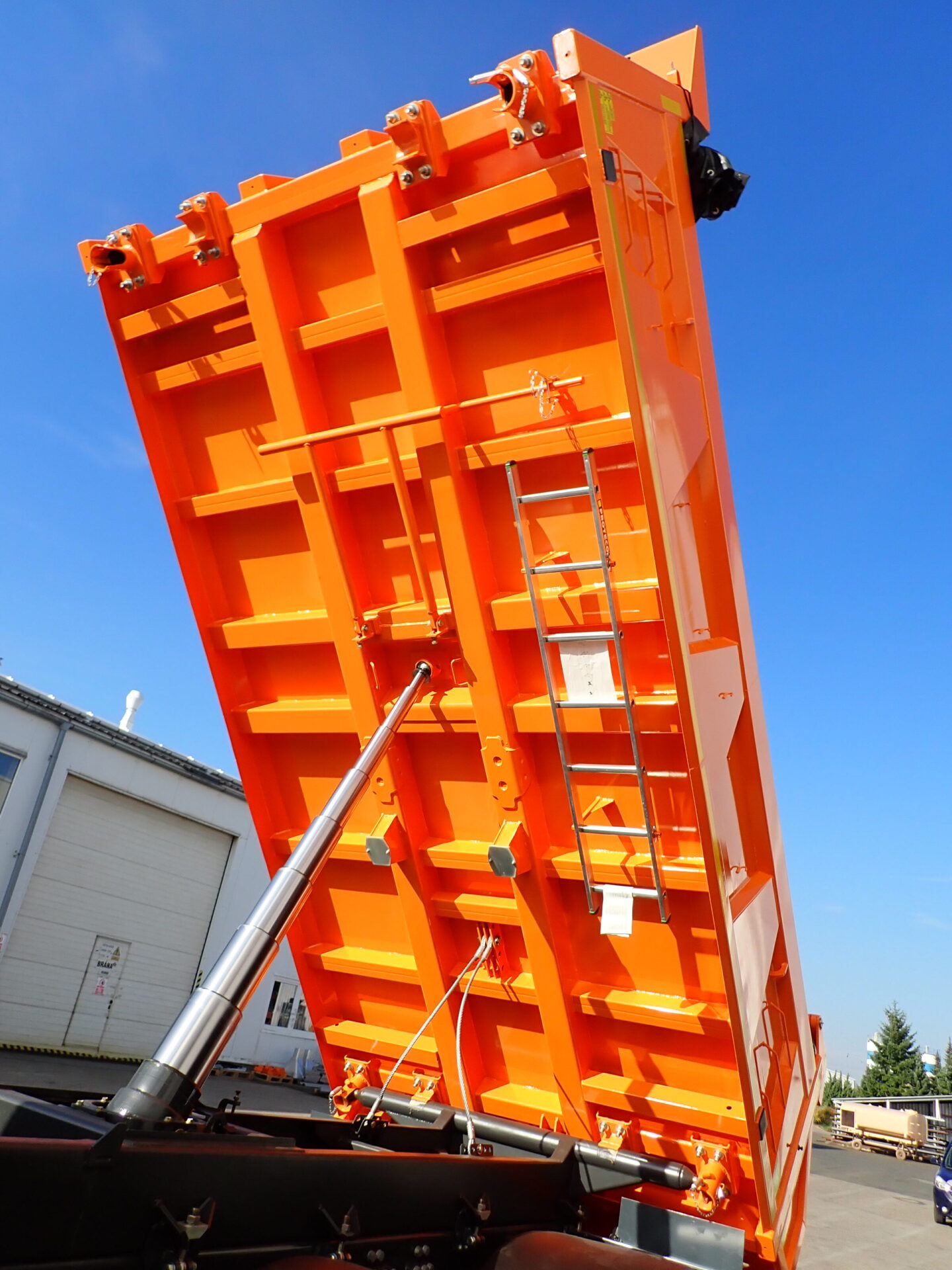 Three-Sided Tipping Superstructure S 26 - Image 17