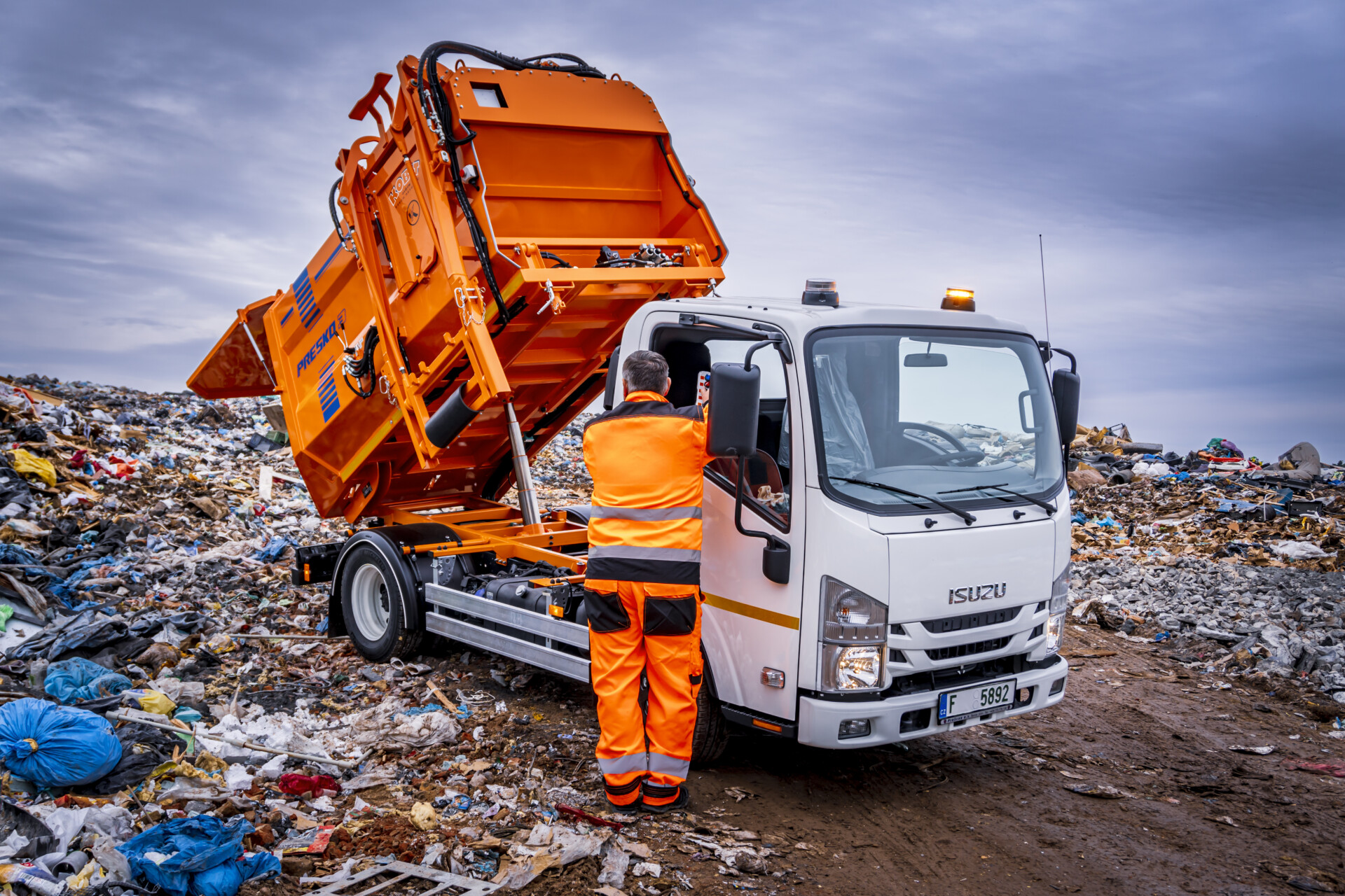 Municipal Solid Waste Collection Superstructure PRESKO 2–4 - Image 4