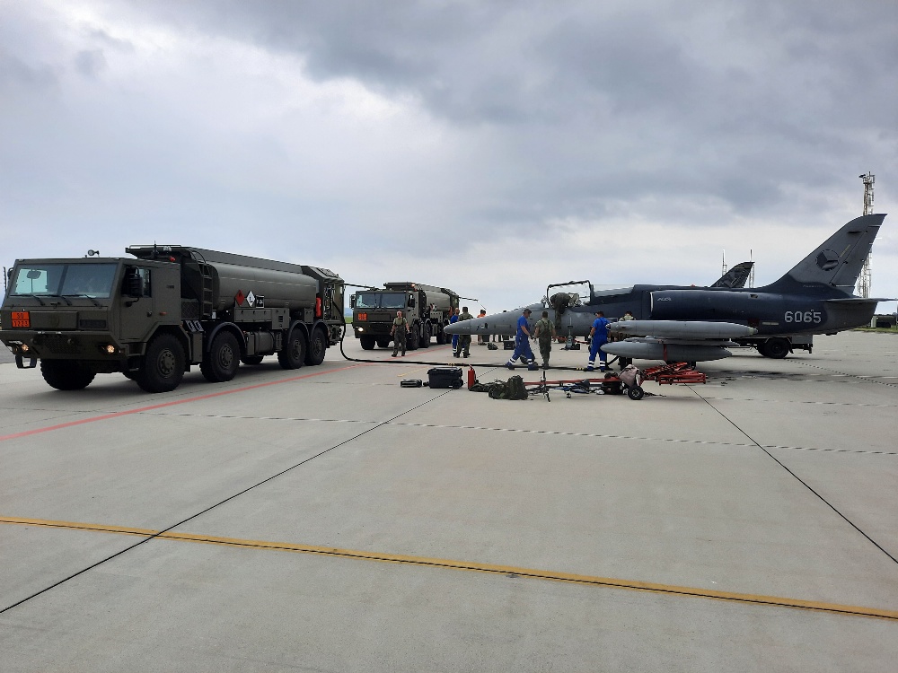 Aircraft Refueller CN 16PL - Image 5