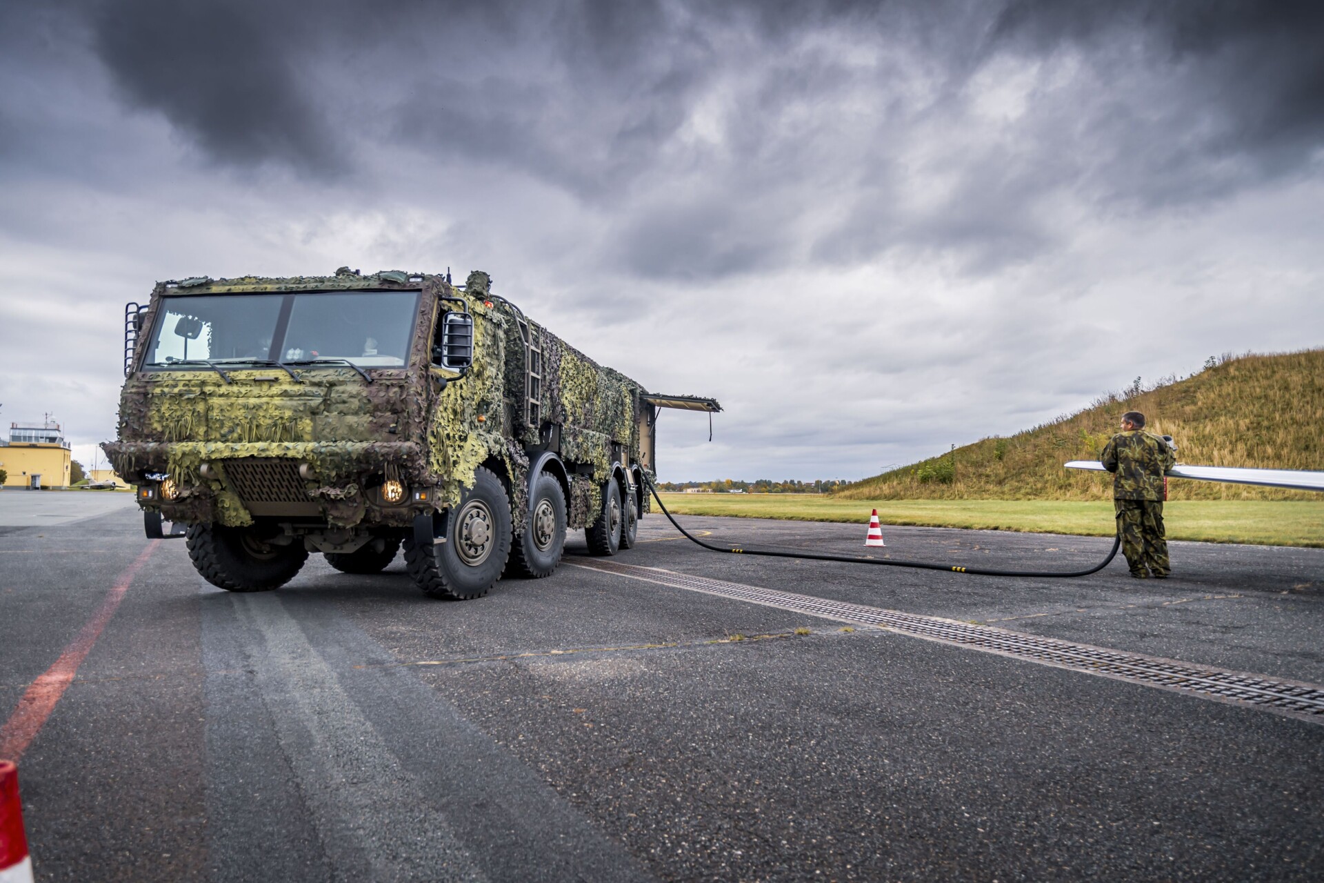 Aircraft Refueller CN 16PL - Image 4