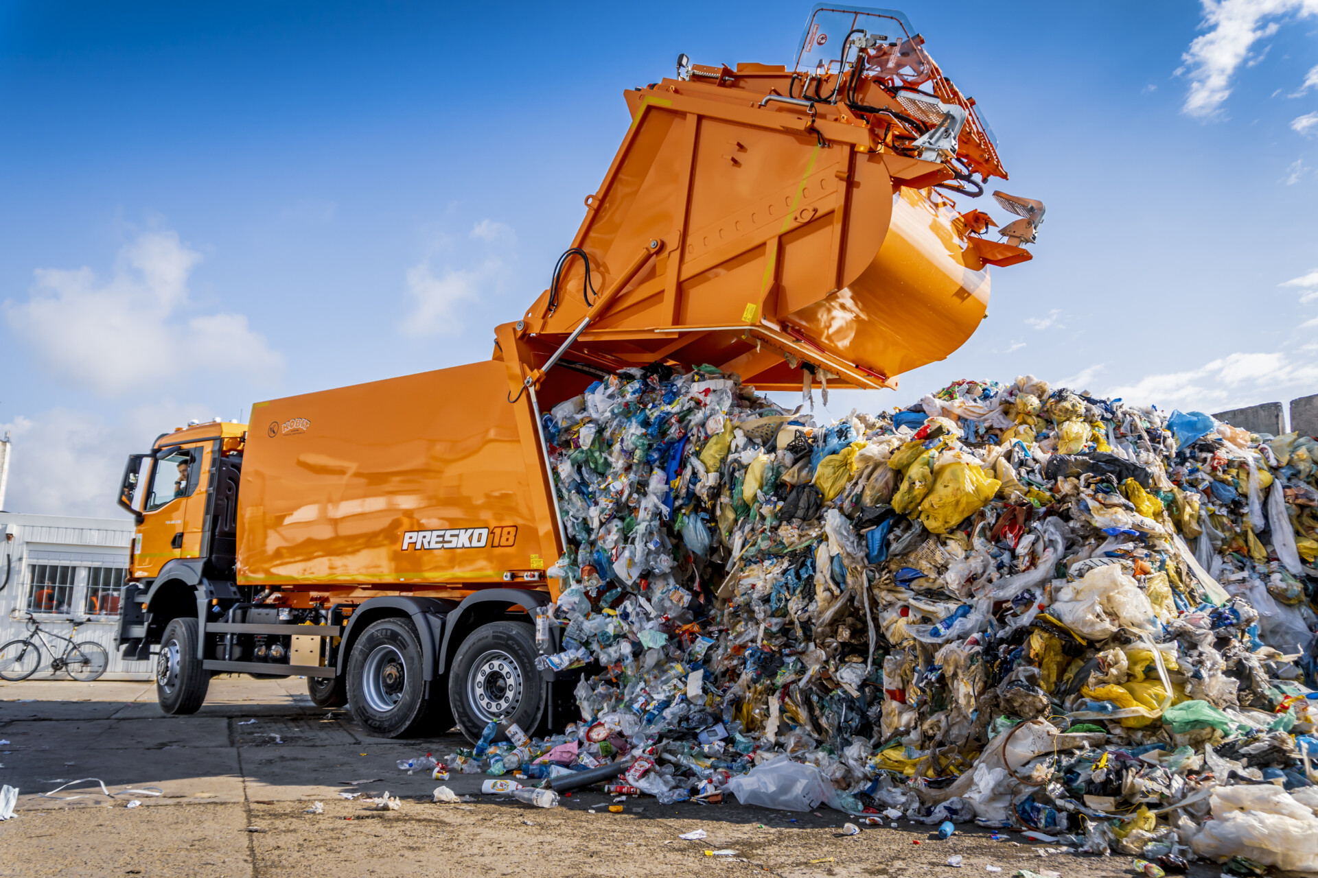 Municipal Solid Waste Collection Superstructure PRESKO 18–22