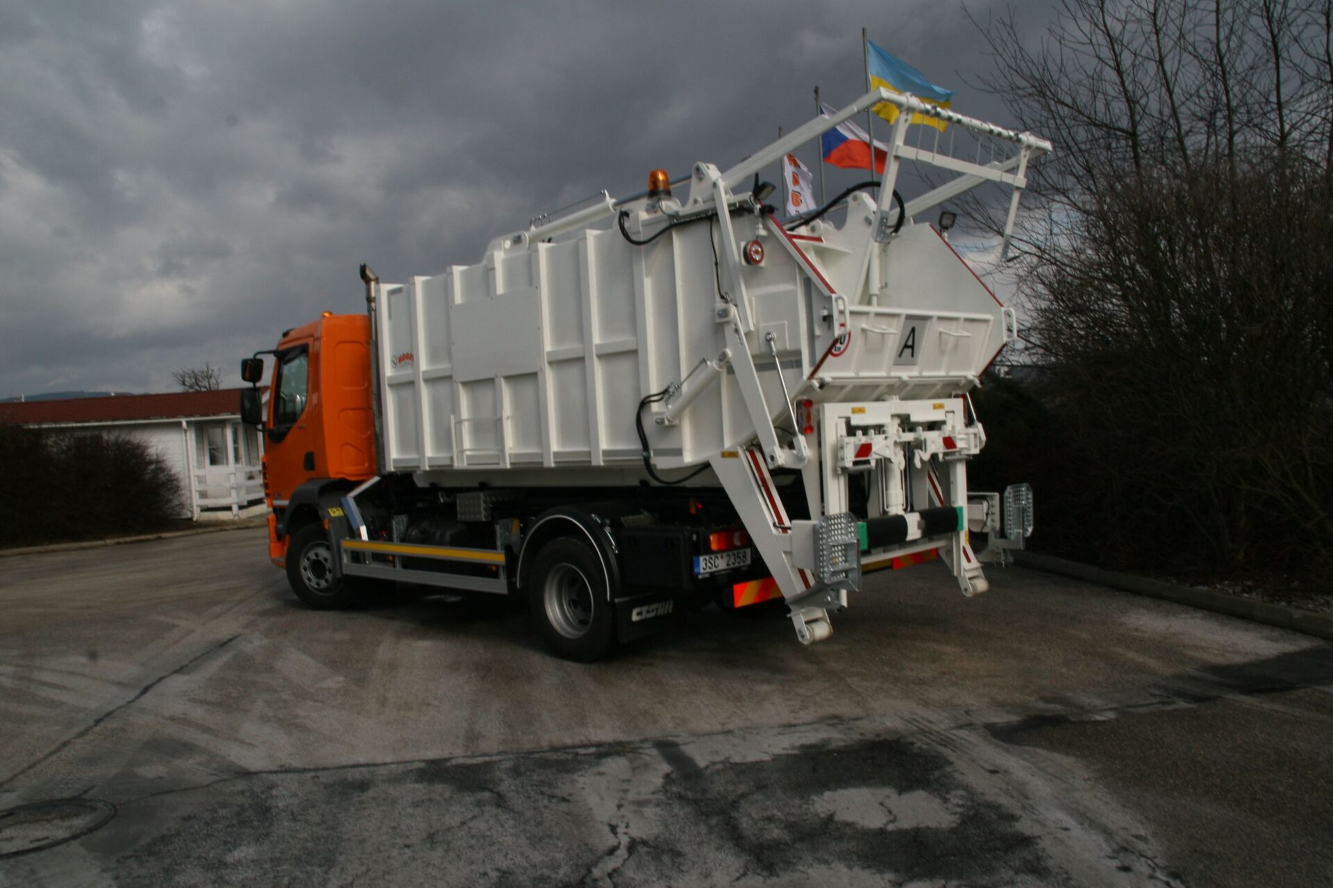 Municipal Solid Waste Collection Superstructure PRESKO – PRESS 6–14 - Image 10