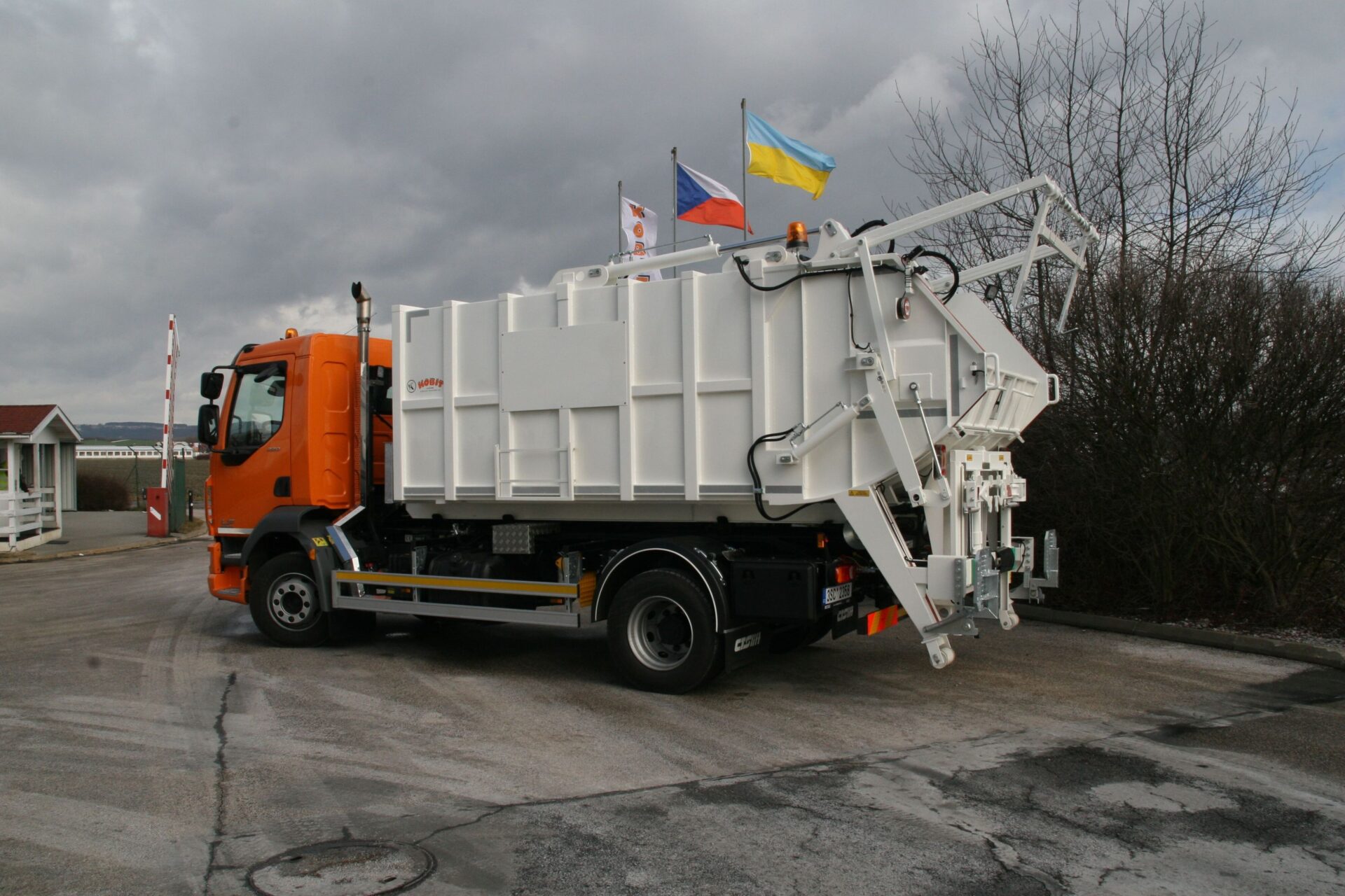 Municipal Solid Waste Collection Superstructure PRESKO – PRESS 6–14 - Image 9