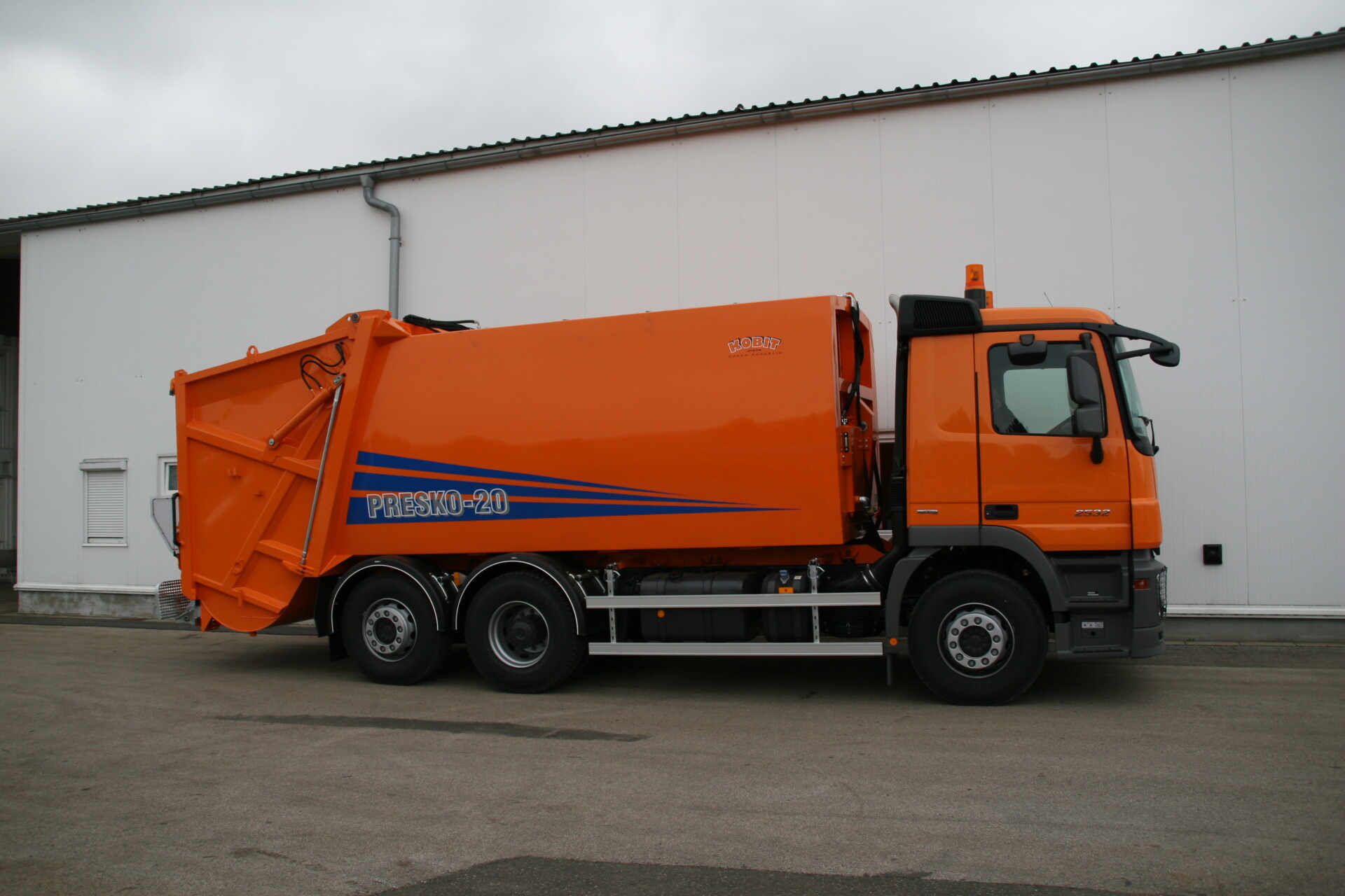 Municipal Solid Waste Collection Superstructure PRESKO 18–22 - Image 10