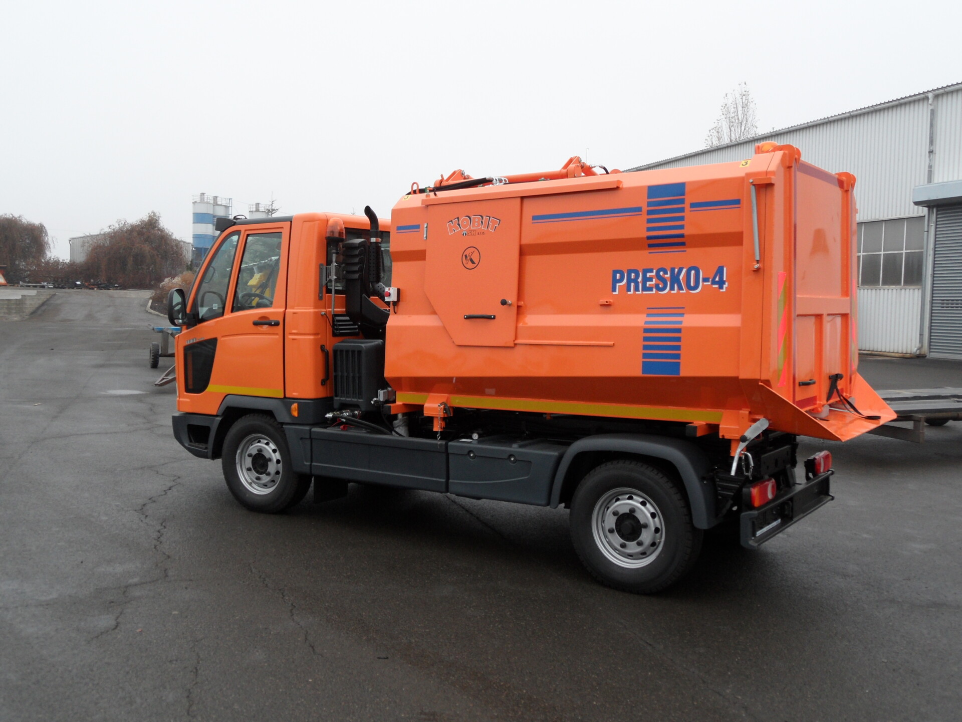 Municipal Solid Waste Collection Superstructure PRESKO 2–4 - Image 9