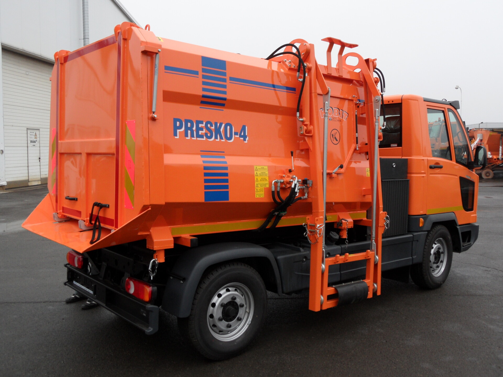 Municipal Solid Waste Collection Superstructure PRESKO 2–4 - Image 3