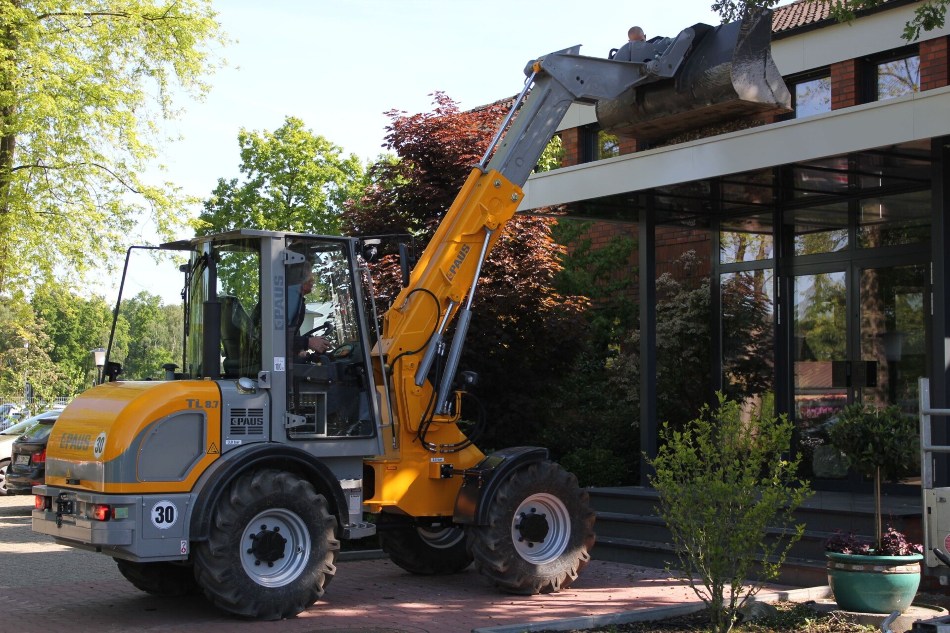 TL Series Telescopic Rotating Loaders - Image 2