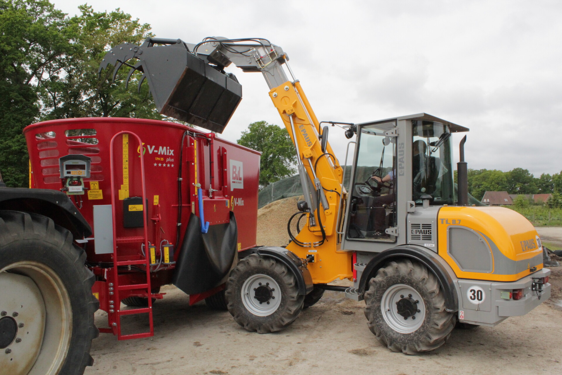 TL Series Telescopic Rotating Loaders - Image 3
